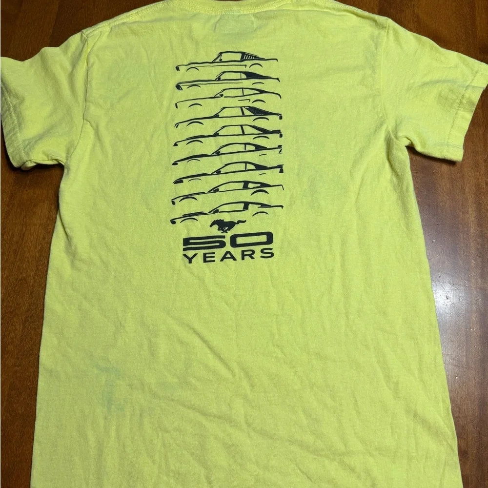 Ford’s Garage Yellow Mustang Graphic w/ image on back Short Sleeve T-Shirt - Picture 4 of 7